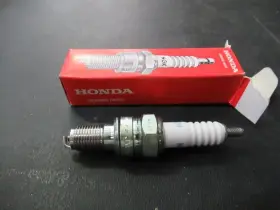 98059-55916 Honda Sp1 Genuine Spark Plug Cr5eh-9 Oem New Factory Boat Parts
